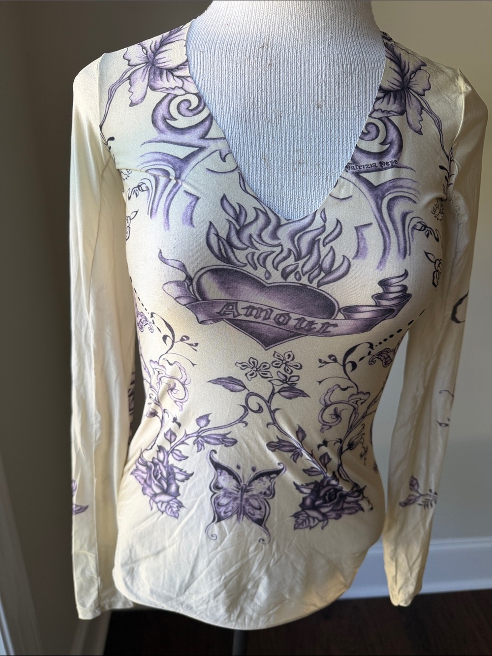 V-Neck Long-Sleeve Tattoo-Print Top in Cream and Purple